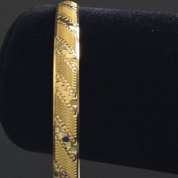 21k Gold Bangle - Picture 10 of 16